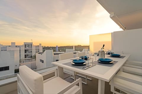 View (from property/room), Balcony/Terrace, Balcony/Terrace, Dining area