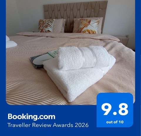 Bed, Photo of the whole room, Bedroom, Certificate/Award, towels