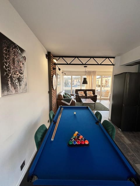 Evasion Verdoyante Vue sur jardin avec balcon et parking Apartment in Montigny-le-Bretonneux