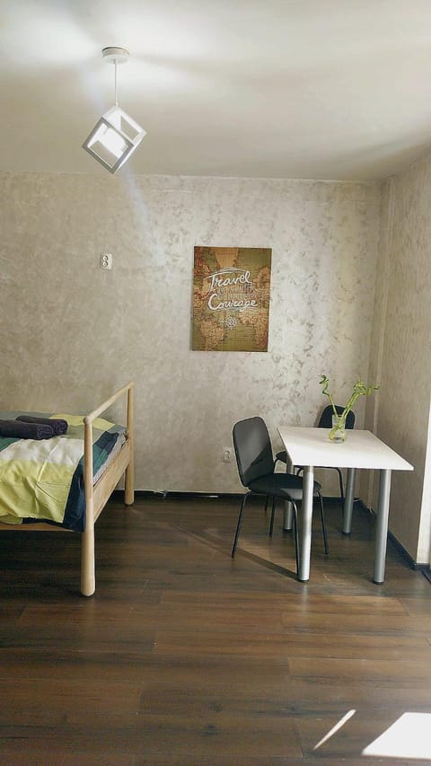 Bed, Living room, Photo of the whole room, Seating area