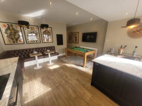 Tower Suites - HOT TUB sleeps 14 House in Blackpool