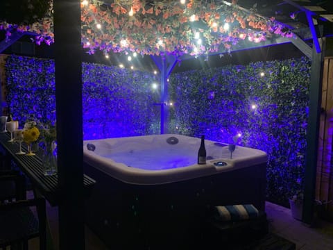 Tower Suites - HOT TUB sleeps 14 House in Blackpool