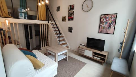 Communal lounge/ TV room, TV and multimedia, Living room, Seating area