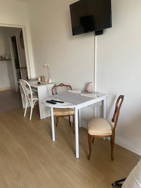 Joli studio avec balcon Apartment in Vendôme