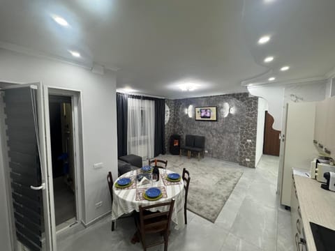 Communal lounge/ TV room, Kitchen or kitchenette