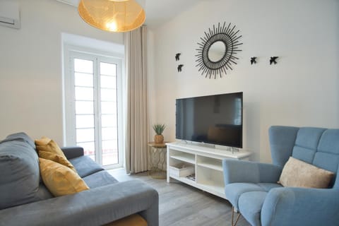 Communal lounge/ TV room, TV and multimedia, Living room, air conditioner