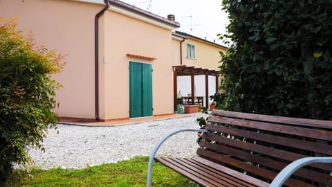 Facade/entrance, Spring, Day, Garden
