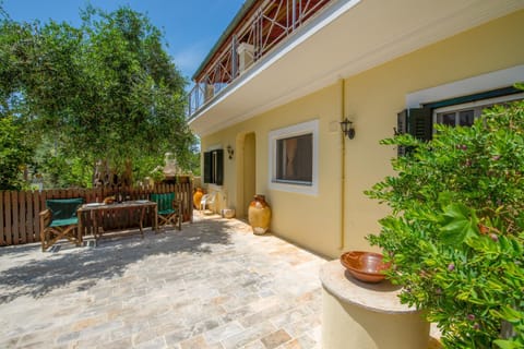 Property building, Patio, Garden, Balcony/Terrace, Garden view