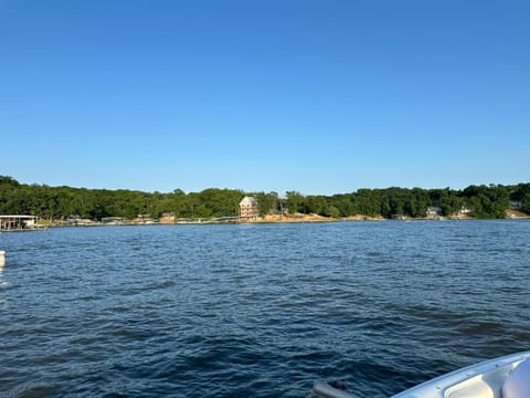 Hidden Valley Paradise Luxurious Lakefront Retreat House in Lake of the Ozarks