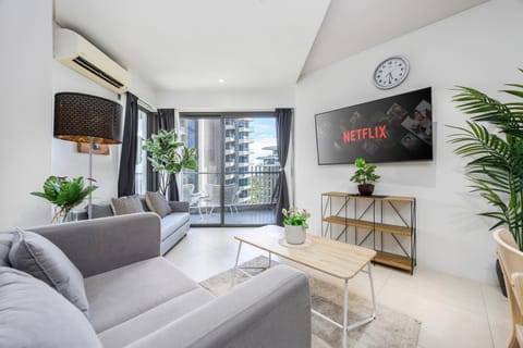 TV and multimedia, Living room, Seating area, air conditioner
