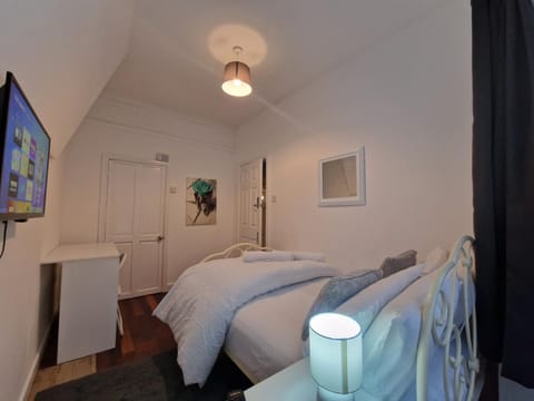 Nice Living Serviced Accommodations 11 House in Coventry