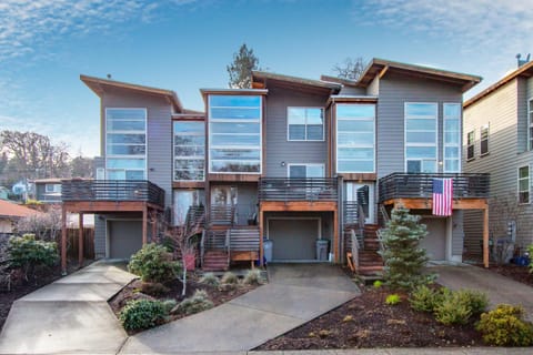 Urban Loft 30 day minimum House in Hood River