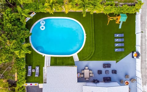 Spring, Day, Natural landscape, Bird's eye view, Garden, Balcony/Terrace, Balcony/Terrace, Garden view, Pool view, Swimming pool, sunbed