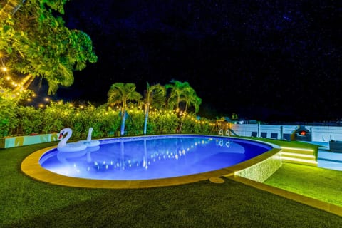 Night, Natural landscape, Garden, Garden view, Pool view, Swimming pool, sunbed