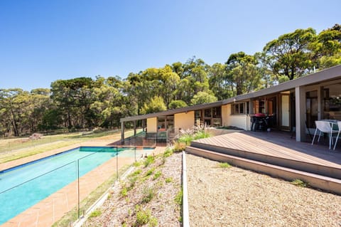 Property building, Garden, Garden view, Swimming pool, Swimming pool