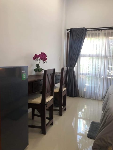 Cheerful - Bedroom Bed and Breakfast in Abang