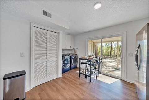 Chic & Modern 2BD Near CAE House in Cayce