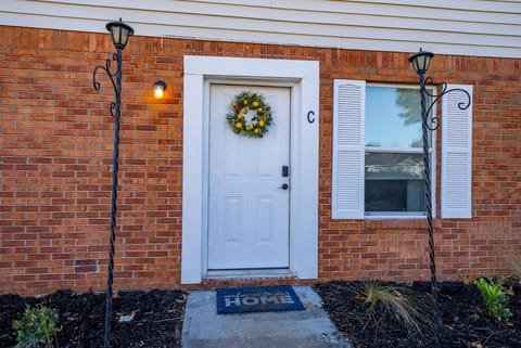 Chic & Modern 2BD Near CAE House in Cayce