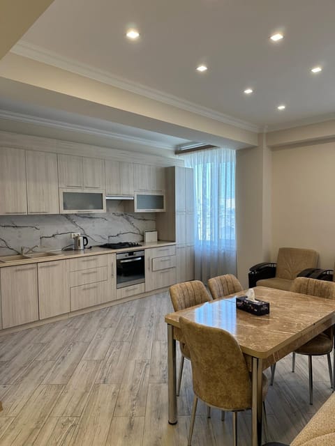 Kitchen or kitchenette, Seating area, Dining area