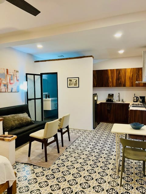 Kitchen or kitchenette, Seating area