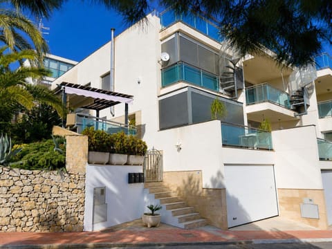 Property building, Facade/entrance, Off site
