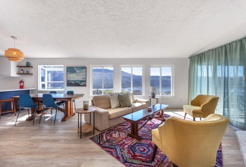 Wind View House in Lyle