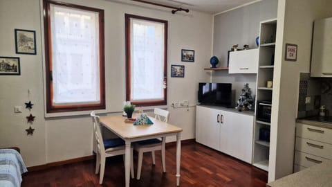Photo of the whole room, Seating area, Dining area