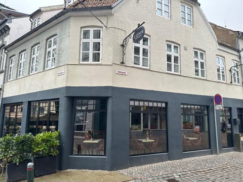 Property building, Location