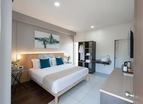 Bed, TV and multimedia, View (from property/room), Kitchen or kitchenette, Photo of the whole room, Bedroom, hair dresser
