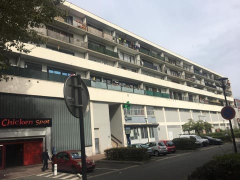 Spacieux appartement 3 chambres Apartment in Massy