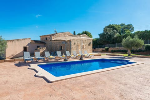 Property building, Patio, Facade/entrance, Off site, Day, Pool view, Swimming pool, Swimming pool, sunbed