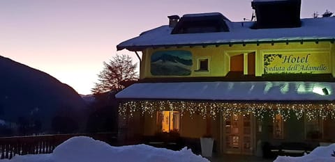 Facade/entrance, Winter, Sunset