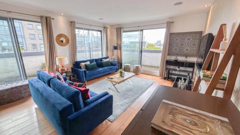 TV and multimedia, View (from property/room), Balcony/Terrace, Living room, Decorative detail, Seating area, Dining area, flat iron, heating, internet