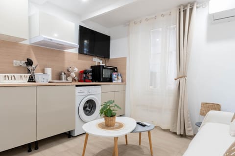 Kitchen or kitchenette, Living room