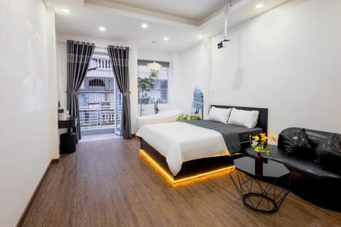 Bed, Living room, Photo of the whole room, Seating area, Bedroom