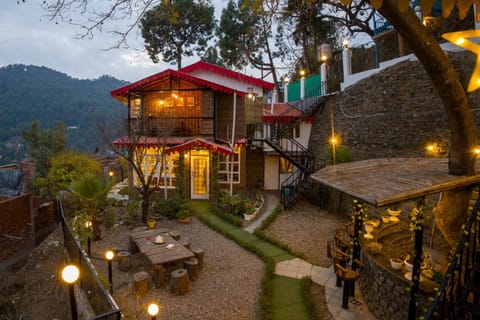 Property building, Natural landscape, Garden, Mountain view