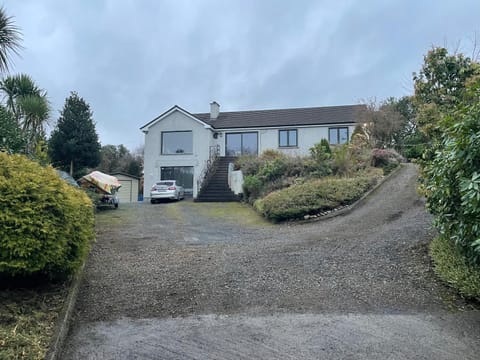 Property building, Day, Garden view, Parking