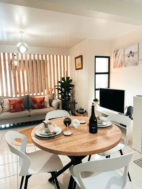 Communal lounge/ TV room, Living room, Seating area, Dining area