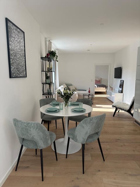 TV and multimedia, Living room, Dining area