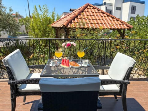 Day, View (from property/room), Balcony/Terrace, Food and drinks, Drinks