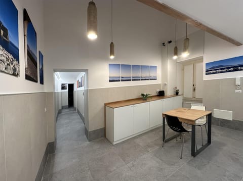 Seating area, Internal: Not applicable to any particular room