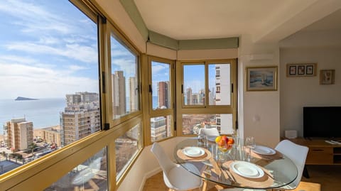 View (from property/room), Dining area, City view, Sea view
