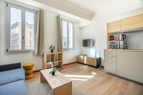 Living room, Bedroom, kitchen