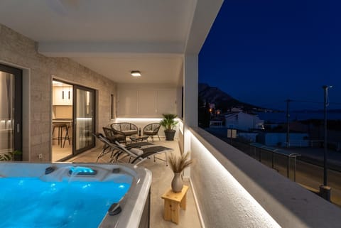 Hot Tub, Balcony/Terrace