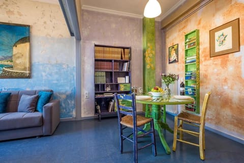 Seating area, Dining area