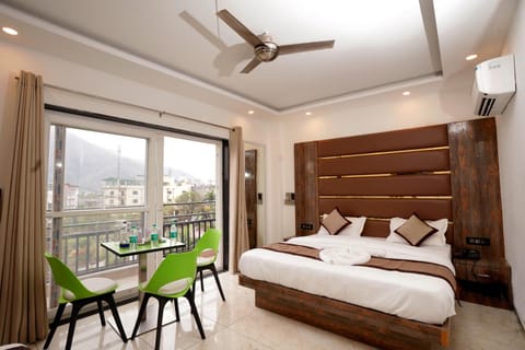 Balcony/Terrace, Photo of the whole room, Seating area, Bedroom