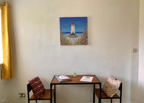 No23 - Bright & spacious 2nd floor flat - PET friendly - Noon check out Apartment in Carlisle