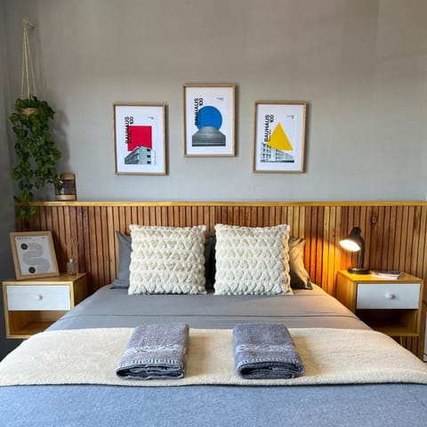 Bed, Photo of the whole room, Bedroom, towels