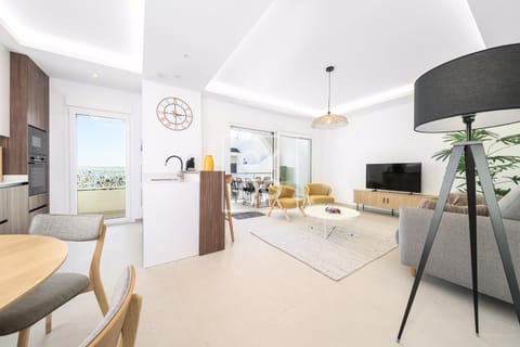 View (from property/room), Seating area, Dining area