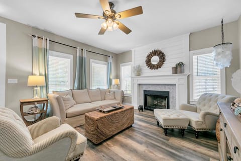 Under the Oaks Cottage in Blue Mountain Beach House in South Walton County
